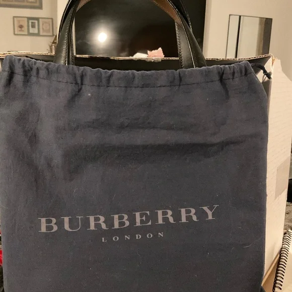 Authentic Vintage Burberry Black Leather Tote Bag – Nova Check Trim & Lining - Picture 10 of 11